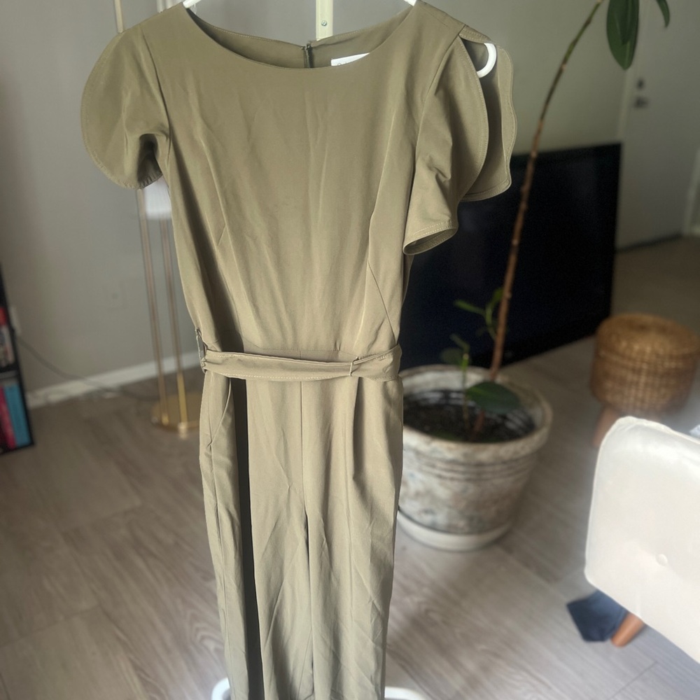 💫 Olive Elegance Flutter-Sleeve Jumpsuit – Calvin Klein (Size 6)